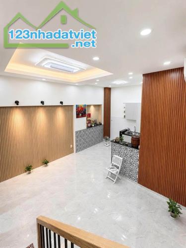 BÁN 🔥 NHÀ MỚI HỒ HẢO HỚN QUẬN 1 – 3 TẦNG – XE TẢI ĐỖ CỬA – 5.7 TỶ 🔥