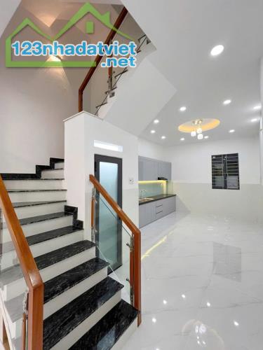 Nhà 2lầu/ST Âu Dương Lân P3Q8 P.Chánh Hưng - 1