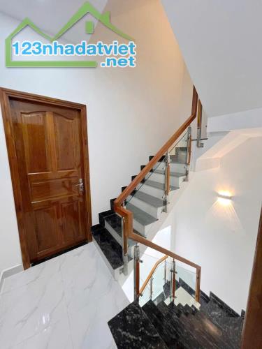 Nhà 2lầu/ST Âu Dương Lân P3Q8 P.Chánh Hưng - 3