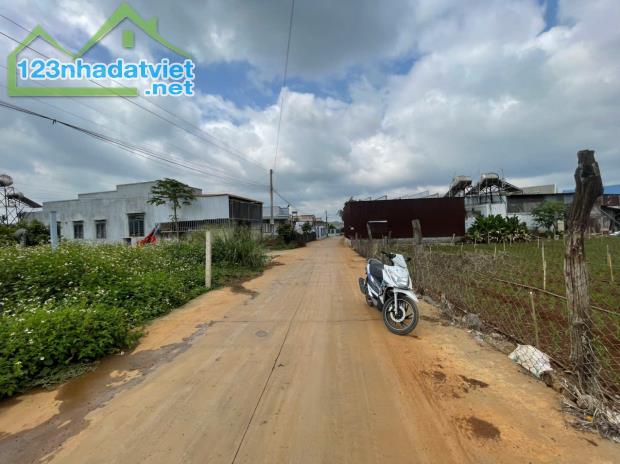 Bán164m2 đất gần hồ Nam Sơn Liên Nghĩa Đức Trọng Lâm Đồng Giá 2 tỷ 350 triệu.