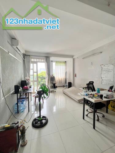 Nhà Mặt Tiền 4Tầng BTCT, 4x20m Vuông Vức, Khu Sầm Uất Tân Sơn Nhì, Tân Phú - 3