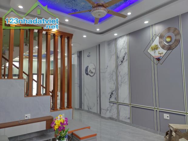7,5 tỷ - Nhà 3 tầng Đỗ Xuân Hợp mới xây.