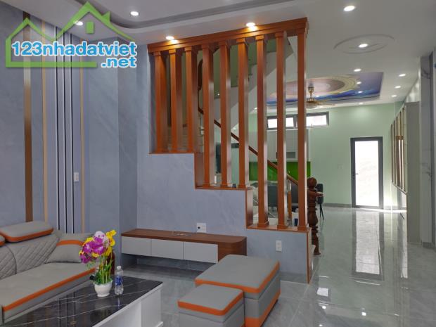 7,5 tỷ - Nhà 3 tầng Đỗ Xuân Hợp mới xây. - 2