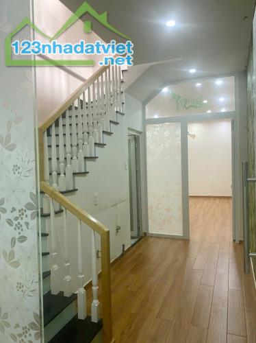 Nhà 2 tầng mặt tiền đường Tân Phước P6Q10. Giá: 12 tỷ - 3