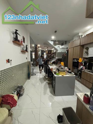 Bán nhà Bùi Minh Trực, DT 83m2, ngang 4.1x20m, 3 tầng, nhỉnh 8 tỏi, LH 0977516205 - 5