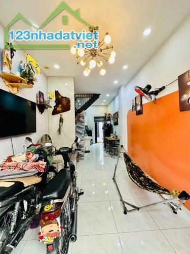 Nhà đẹp Trần Văn Ơn khu sầm uất Tân Phú–  2 mặt hẻm ô tô, dân trí, gần trường, chợ, 3.x TỶ