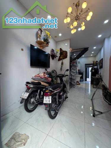 Nhà đẹp Trần Văn Ơn khu sầm uất Tân Phú–  2 mặt hẻm ô tô, dân trí, gần trường, chợ, 3.x TỶ