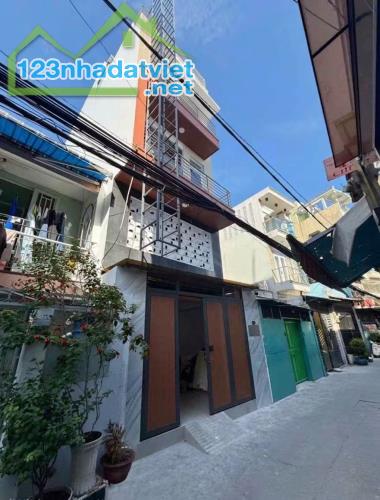 Bán CHDV Bình Đông P.13 Q.8. Diện tích 80m2. Kết cấu 5 tầng 11PN 12WC.