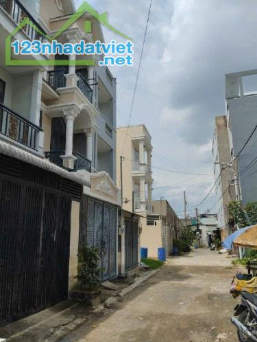 Nhà Cấp 4 phân lô Long Trường, Quận 9