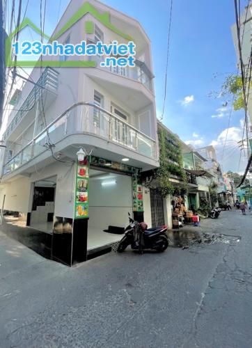 Siêu phẩm đẹp nhất, nhà thật việc thật