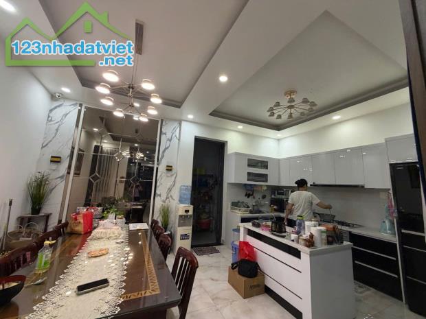 Gần Bến xe Q8, KDC BÌNH HƯNG, 100m2, 5 tầng, nhỉnh 9 TỎI - 2