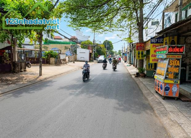 [H2738*] Mặt tiền Lê Đức Thọ sát Chợ Xóm Mới 239m2, nở hậu, 22.x tỷ