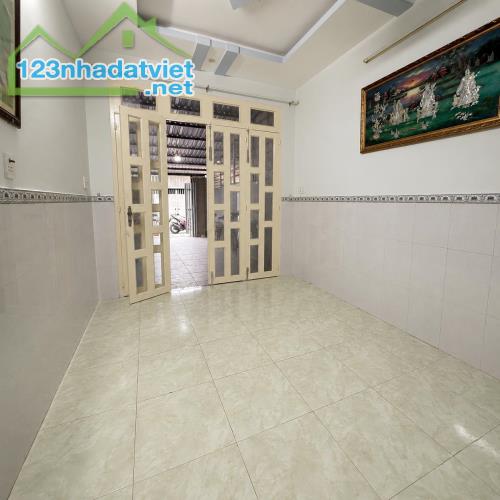 8 TRIỆU 5 CHO THUÊ NHÀ QUẬN 7 , 4x25