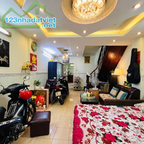 Nhà Quận 1 hẻm 4m, xây CHDV đẻ ra tiền, hốt lẹ kẻo trễ! - 2