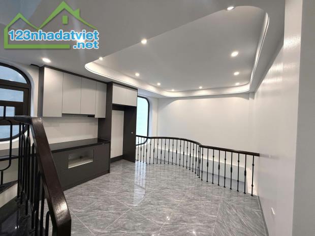 SIÊU PHẨM GIANG BIÊN - 35M2 - 6 TẦNG - KHÔNG GIAN SỐNG THỜI THƯỢNG - 2 BƯỚC RA PHỐ - 8 TỶ