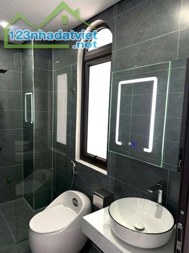 SIÊU PHẨM GIANG BIÊN - 35M2 - 6 TẦNG - KHÔNG GIAN SỐNG THỜI THƯỢNG - 2 BƯỚC RA PHỐ - 8 TỶ - 1