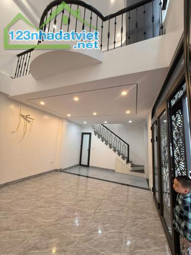 SIÊU PHẨM GIANG BIÊN - 35M2 - 6 TẦNG - KHÔNG GIAN SỐNG THỜI THƯỢNG - 2 BƯỚC RA PHỐ - 8 TỶ - 3