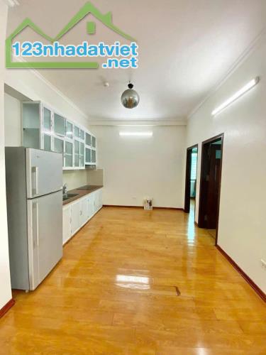 Chính chủ cho thuê căn hộ chung cư lạc trung căn góc thoáng đẹp