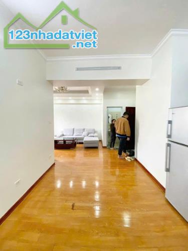 Chính chủ cho thuê căn hộ chung cư lạc trung căn góc thoáng đẹp