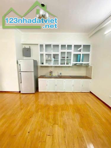 Chính chủ cho thuê căn hộ chung cư lạc trung căn góc thoáng đẹp