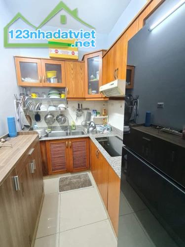 Cho thuê căn hộ Sacomreal 584, 82m2, 2PN, 2WC, giá thuê 10tr/tháng.