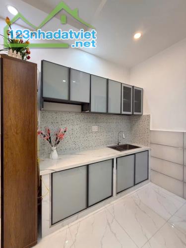 Nhà mới 3 tầng hẻm 337 Đường Ba Đình P8Q8. Giá 3.98 tỷ TL - 3
