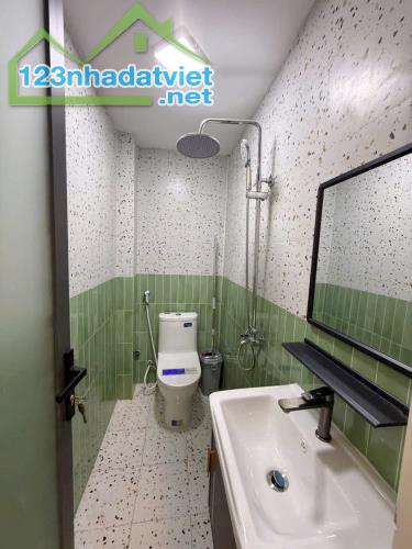 Nhà mới 3 tầng hẻm 337 Đường Ba Đình P8Q8. Giá 3.98 tỷ TL - 4