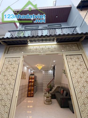 Nhà mới 3 tầng hẻm 337 Đường Ba Đình P8Q8. Giá 3.98 tỷ TL