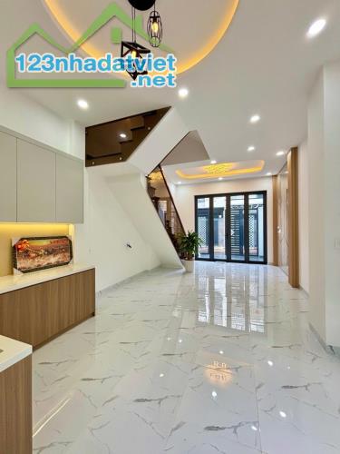 Nhà 3 tầng , 4 PN , 52m2, 5,4 tỷ Long trường , q9, HCM - 1