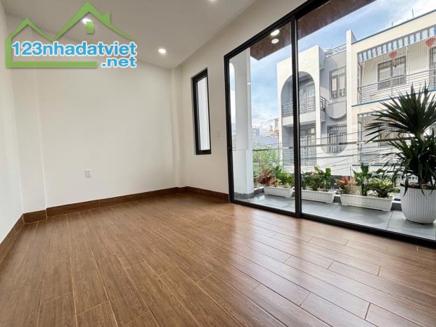 Nhà 3 tầng , 4 PN , 52m2, 5,4 tỷ Long trường , q9, HCM - 2