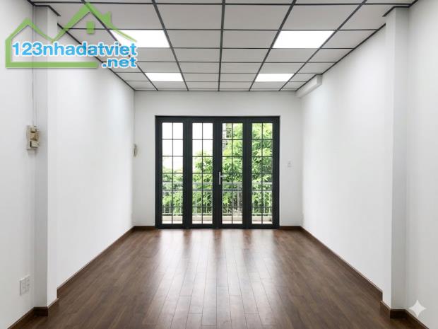 Cần Bán Nhà Phố 2 Tầng, Căn Góc 2 Mặt Tiền, Liền Kề Quận 1. - 2