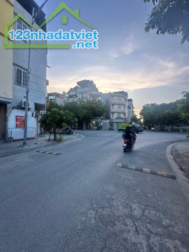 BÁN ĐẤT VIỆT HƯNG 55M2- MT 5m-  VỈA HÈ, Ô TÔ TRÁNH ĐỖ, KINH DOANH- 17.8 Tỷ