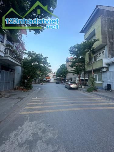BÁN ĐẤT VIỆT HƯNG 55M2- MT 5m-  VỈA HÈ, Ô TÔ TRÁNH ĐỖ, KINH DOANH- 17.8 Tỷ - 1