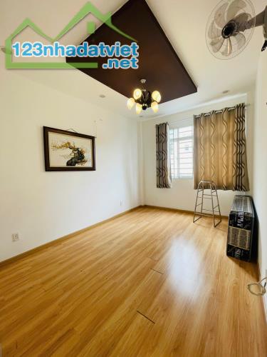 Bán Nhà Quận 3 - Hẻm Xe Hơi - Gần Mặt Tiền - 3PN - Nhỉnh 8 Tỷ - 2