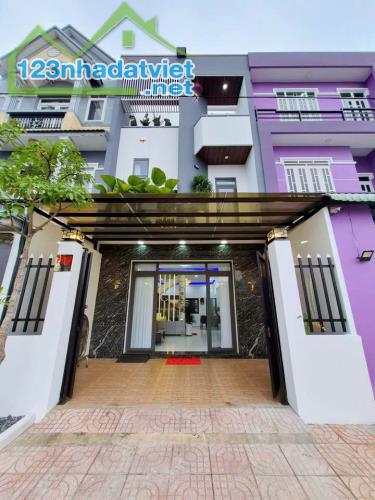 BÁN NHÀ KĐT 5 SAO CÁCH CHỢ BÌNH CHÁNH CHỈ 2KM (5,5 X 15) CHỈ 4.5 TỶ. LH:0908815596