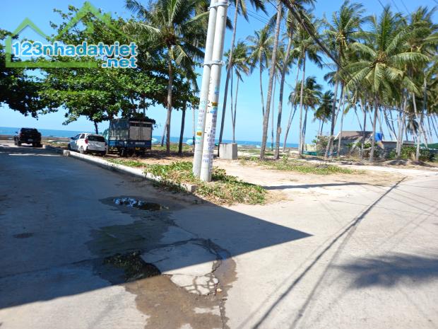 Đại Hạ Giá-Đất nền mặt tiền Biển-Đường Hoà Bình-Hàm Tiến-DT 890m2,có 140m2TC - 4