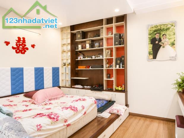 BÁN NHÀ ĐẸP 5 TẦNG, MẶT TIỀN TT, Q.7, NGANG 8M, SÁT NGUYỄN THỊ THẬP, GẦN LOTTE MART, SHR - 2