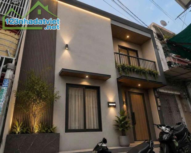 Nhà đúc 2 tầng, Tạ Quang Bửu, Cao Lỗ , 3PN, 2WC, nhỉnh 3 tỷ, hẻm xe hơi
