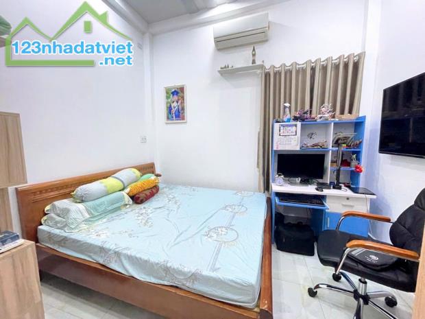 🕍 Nhà Đẹp Sát AeonMall Tạ Quang Bửu Q8 - 3 Tầng - 4PN - Hơn 6 Tỷ TL - 4
