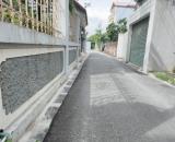 Loanh quanh 3 tỷ ,ôm trọn lô đất 46m2 tại Vân Nội _ đường thông ô tô 16 chỗ ngủ đất _ bán