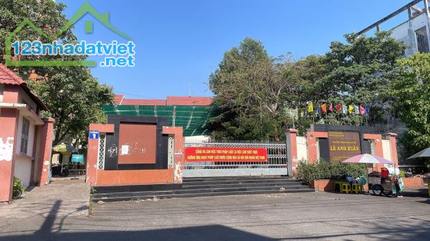 Bán nhà Lạc Long Quân, Phường 1, Quận 11, xe hơi, 57m, chỉ 6.3 tỷ.