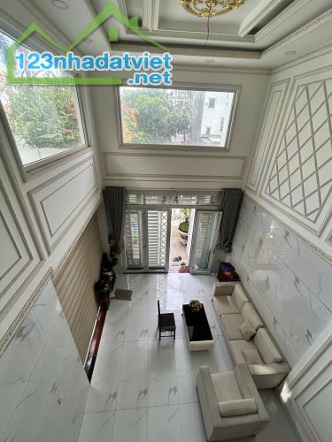 Nhà lô gốc 2 mặt thoáng, nhiều ánh sáng tự nhiên - 2