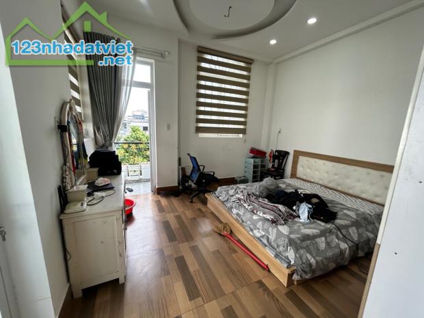Nhà lô gốc 2 mặt thoáng, nhiều ánh sáng tự nhiên - 1