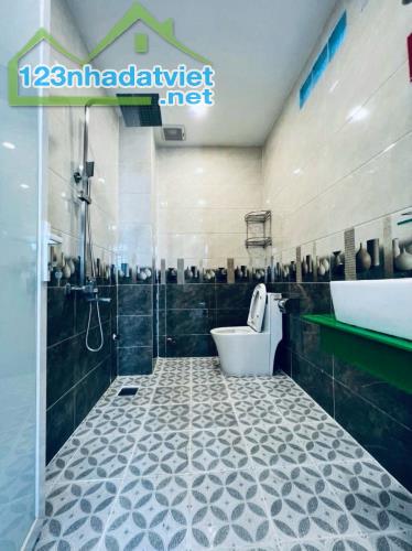 DƯƠNG QUẢNG HÀM - HẺM Ô TÔ - NỞ HẬU - 3