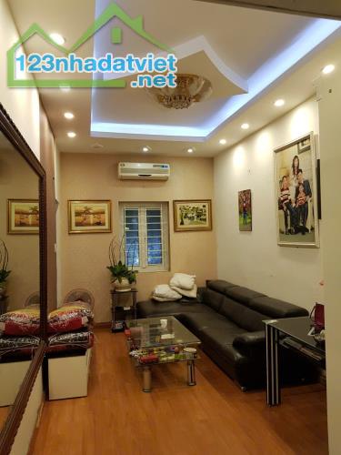 Cho thuê nhà chung cư ở ngõ 100 phố Khương Thượng, quận Đống Đa