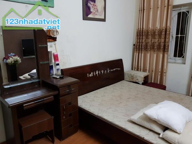 Cho thuê nhà chung cư ở ngõ 100 phố Khương Thượng, quận Đống Đa - 2