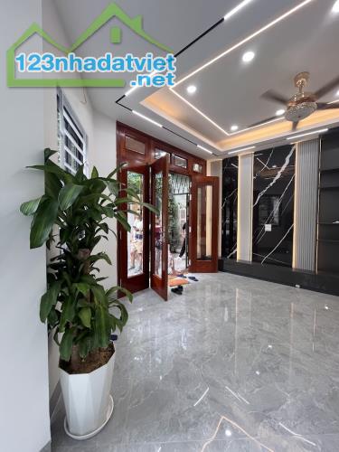 Bán nhà riêng sát Hồ Đền Lừ, 55m x5T thang máy, tầm view triệu đô, full đồ ở luôn - 1