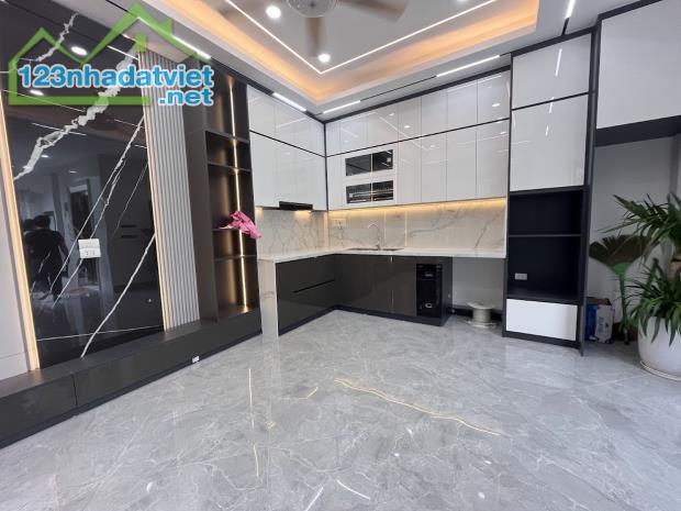 Bán nhà riêng sát Hồ Đền Lừ, 55m x5T thang máy, tầm view triệu đô, full đồ ở luôn - 2
