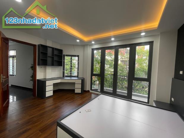 Bán nhà riêng sát Hồ Đền Lừ, 55m x5T thang máy, tầm view triệu đô, full đồ ở luôn - 3