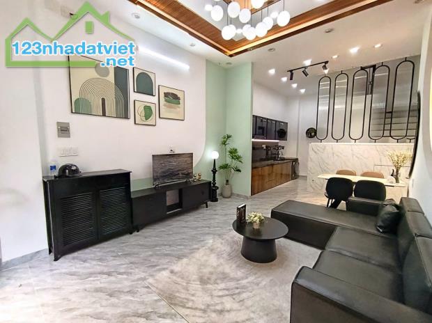SIÊU PHẨM 4 TẦNG - CẦU NGUYỄN TRI PHƯƠNG QUẬN 8 GIÁP QUẬN 5 - TẶNG FULL NỘI THẤT - NHỈNH